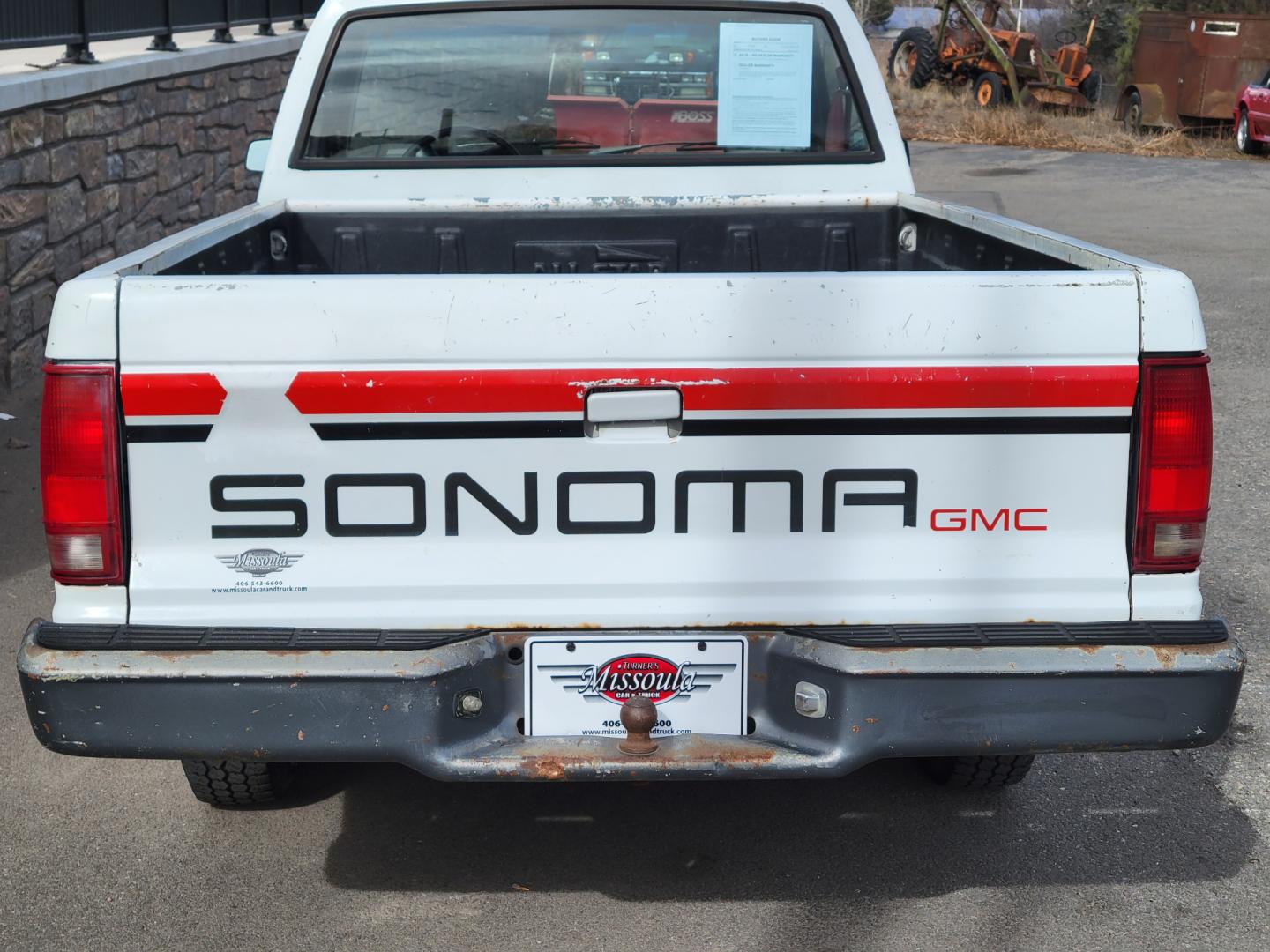 1991 White /Red GMC Sonoma Special (1GTCS14E9M8) with an 2.5L I4 engine, 5 Speed manual transmission, located at 450 N Russell, Missoula, MT, 59801, (406) 543-6600, 46.874496, -114.017433 - 2.5L I4 Engine. 5 Speed Manual Transmission. Runs and Drives well. Financing NOT Available on this Vehicle. - Photo#5